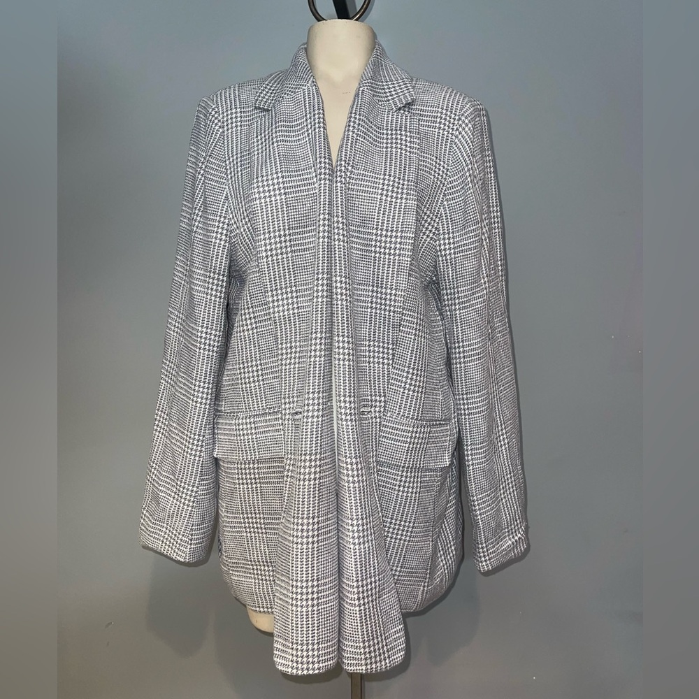 H&M light blue gray houndstooth suit jacket blazer EUC woman’s size XL